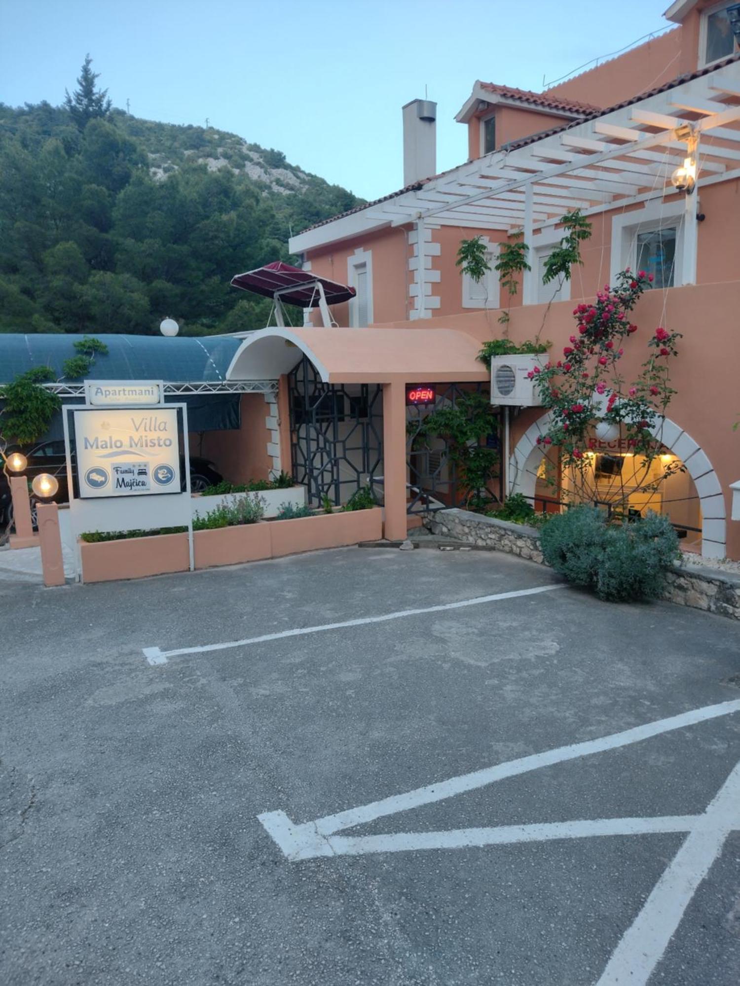 Family Majcica - Villa Malo Misto Klek Buitenkant foto